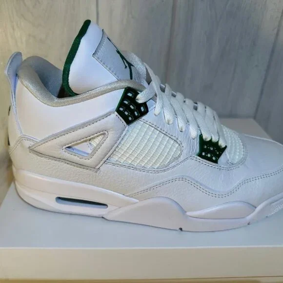 Jordan 4 Retro Metallic Green - Picture 2 of 5